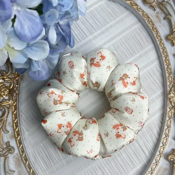 手作缎面枕头发圈（直径约为12cm）