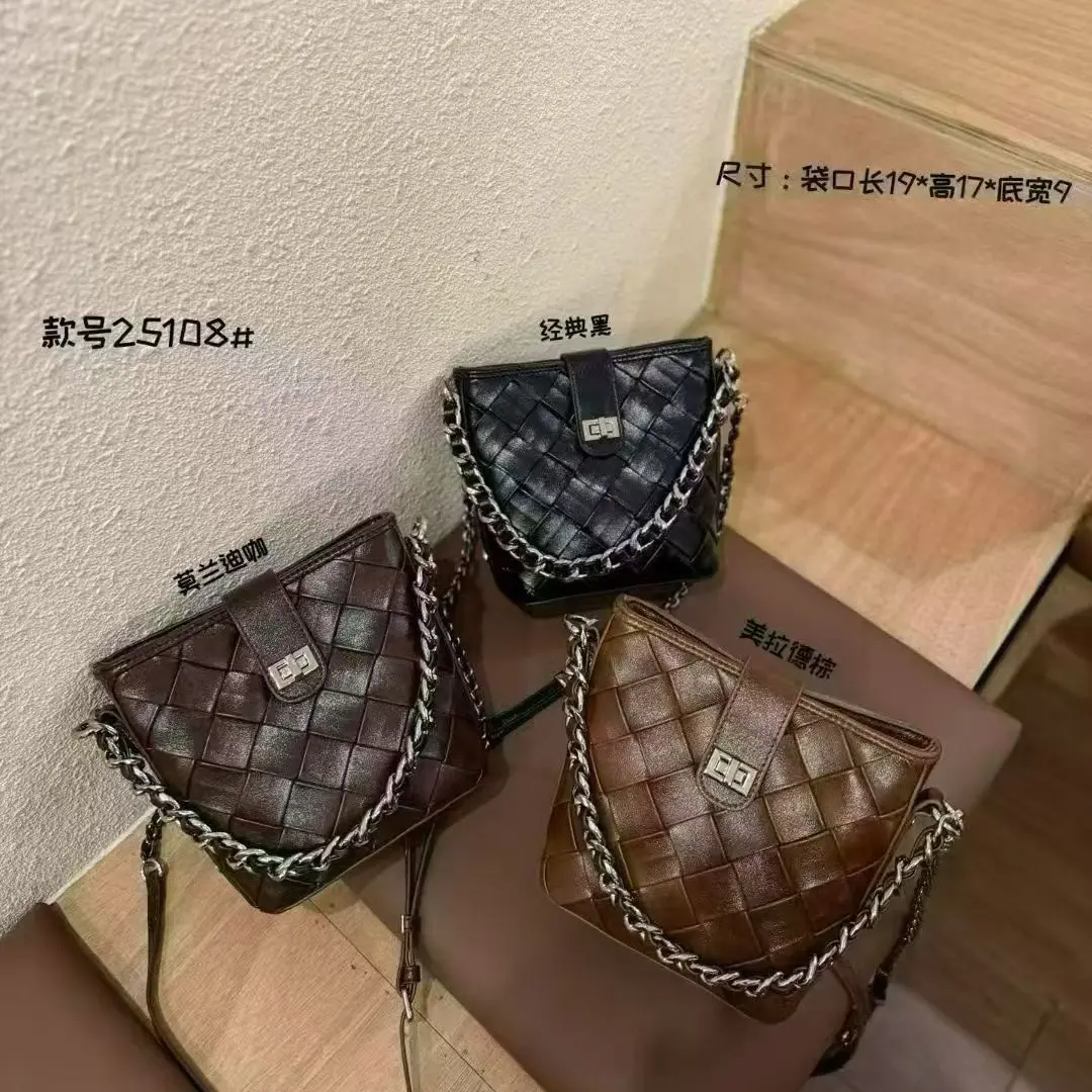 新款时尚通勤百搭编织设计感单肩小号水桶包