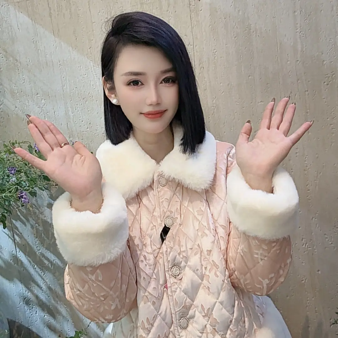 桃觅儿250101纯色拼接菱格提花大毛领三层夹棉加厚保暖外穿家居服