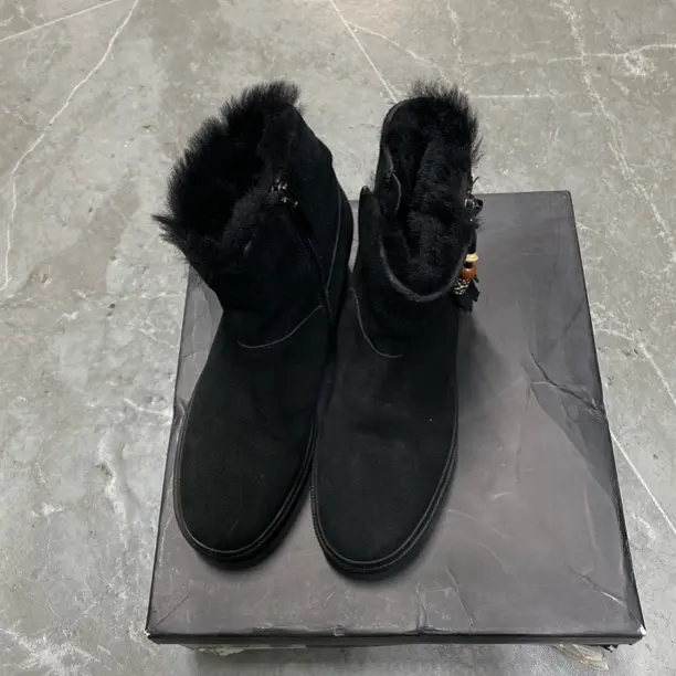 8005黑冬季新款高颜值加绒加厚保暖防滑雪地靴女款