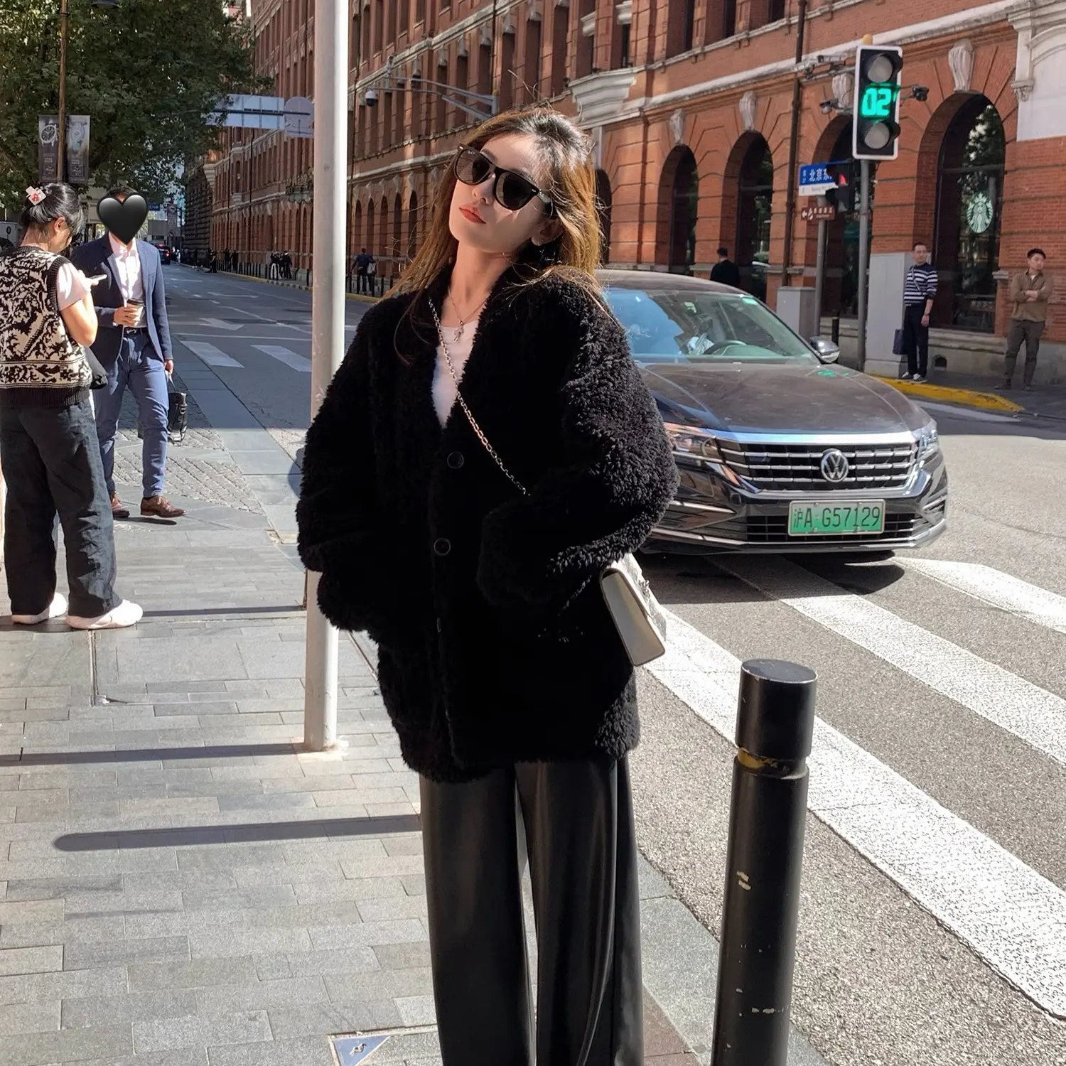 《秀秀精选》097黑色摇粒绒羊羔毛绒加厚加绒短款女士秋冬外