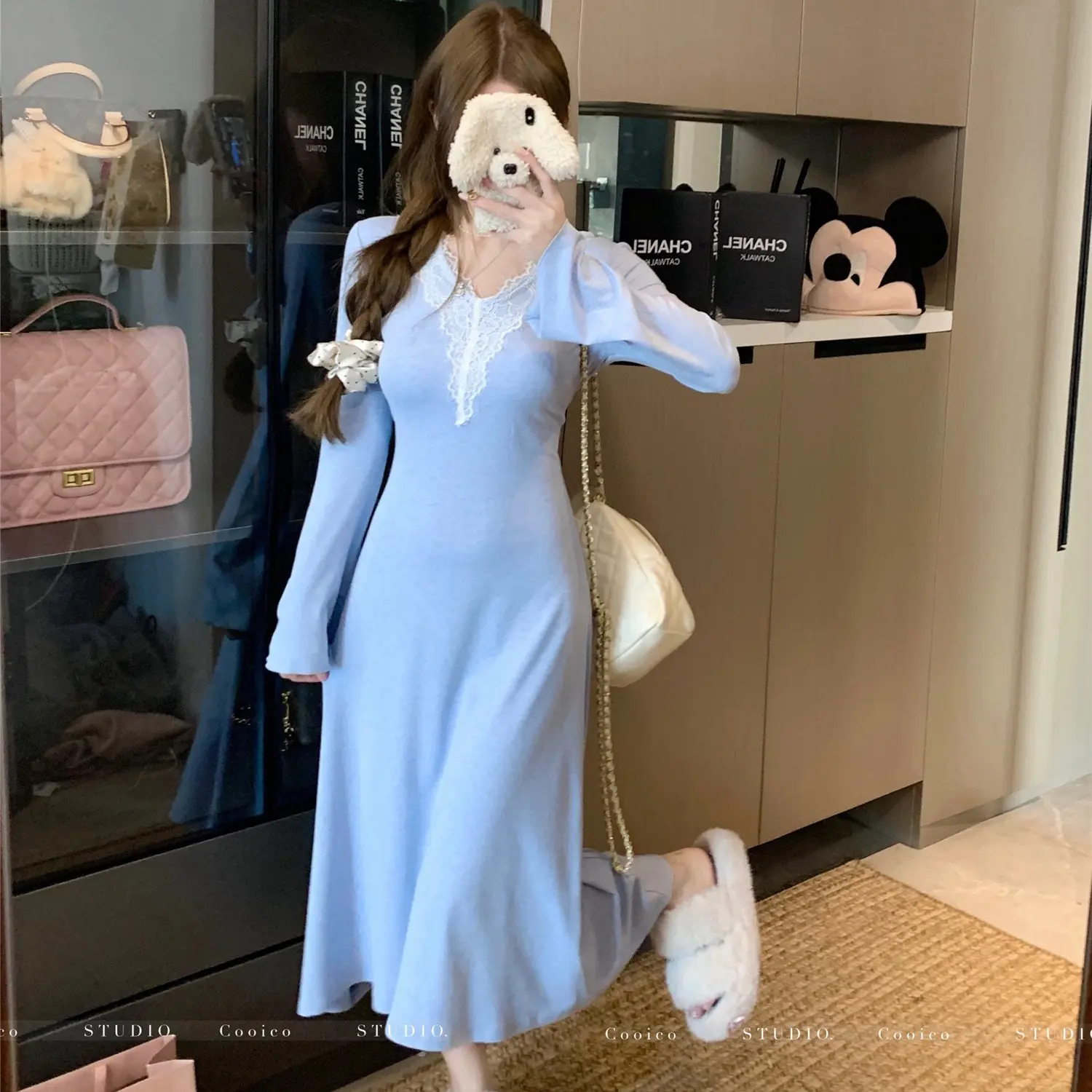 法式黑色连衣裙女秋冬高级感蕾丝拼接V领修身显瘦内搭打底长裙