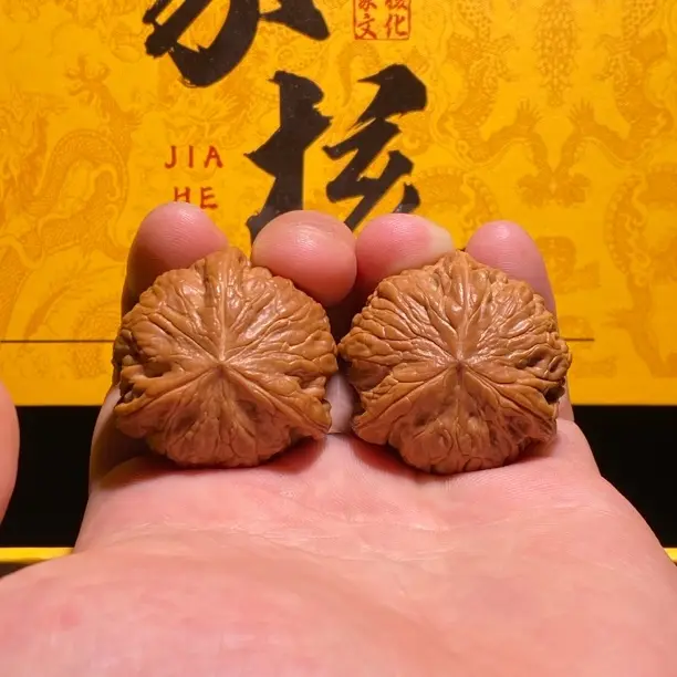 全品铁锤三棱文玩核桃手把件