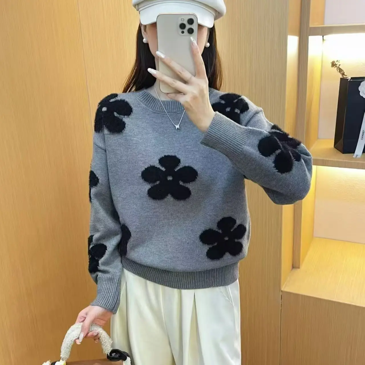 蜜熊绒～秋冬慵懒风圆领钉珠花朵针织宽松显瘦套头毛衣