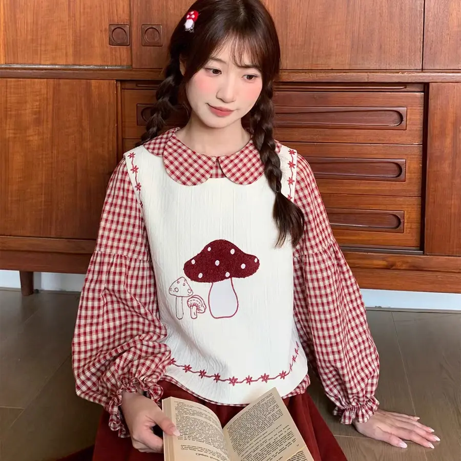 甜美可爱风小蘑菇绣花马甲格纹泡泡袖衬衫酒红花边半裙三件套9099