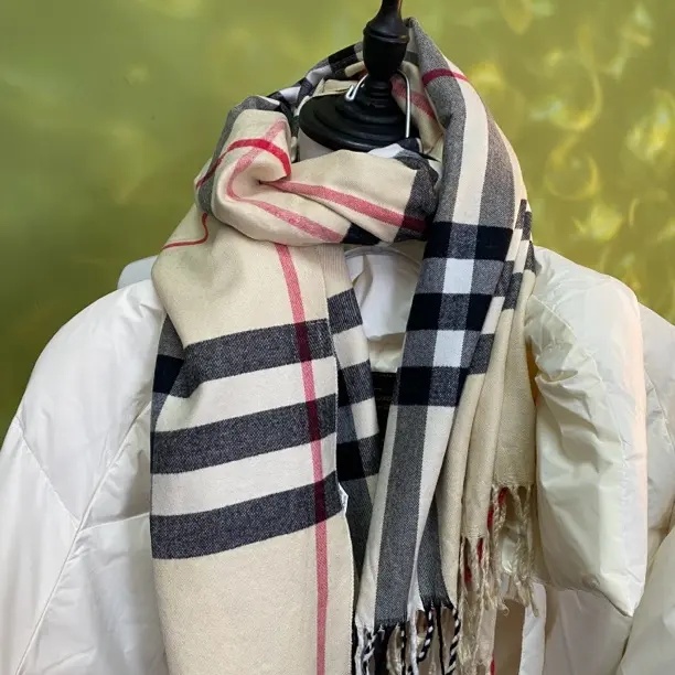 新款咖色格子精致柔软舒适围巾围脖冬季秋冬百搭（直播间一物一拍）
