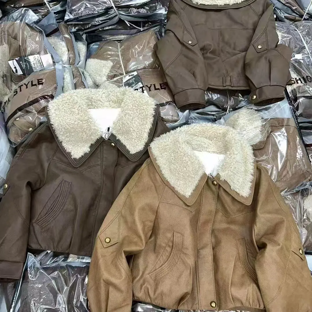 初冬短款时尚显瘦娃娃领设计休闲简约宽松外套