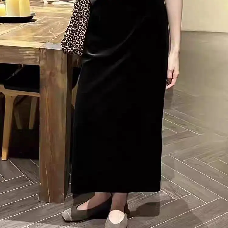 高腰金丝绒半身裙显瘦开叉直筒裙气质百搭春秋款黑色垂感