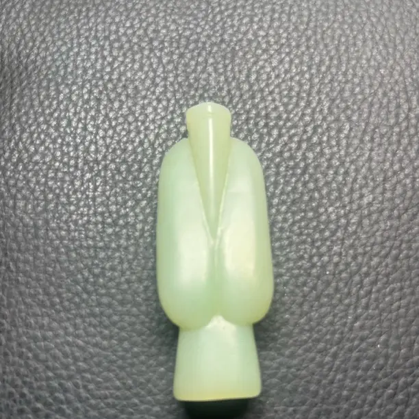 精美天然和田玉挂件