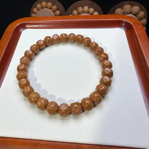 精工8➕无相奶酪手串 凤毛菱角