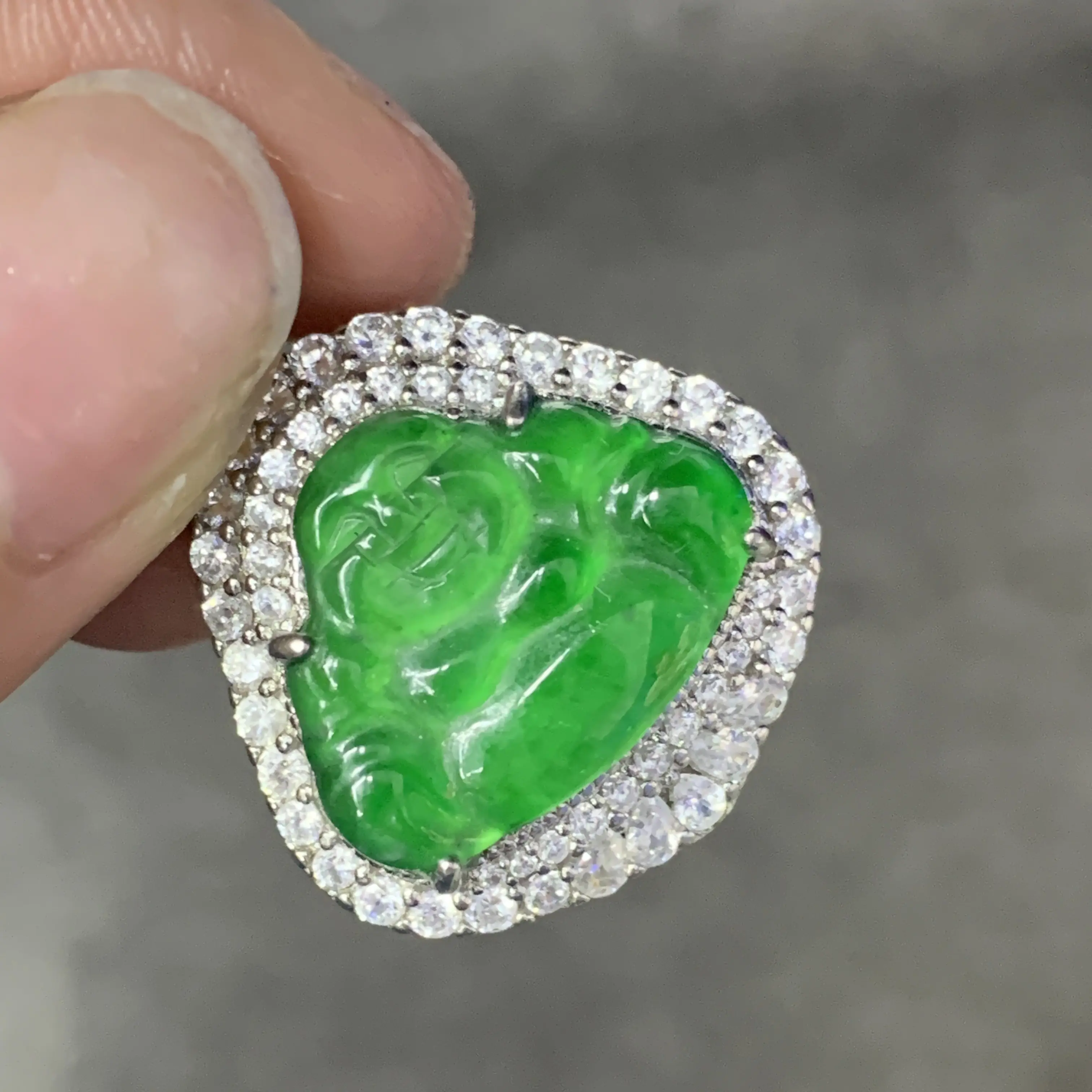 FG054天然翡翠A货满绿佛公吊坠经典百搭设计多样性发