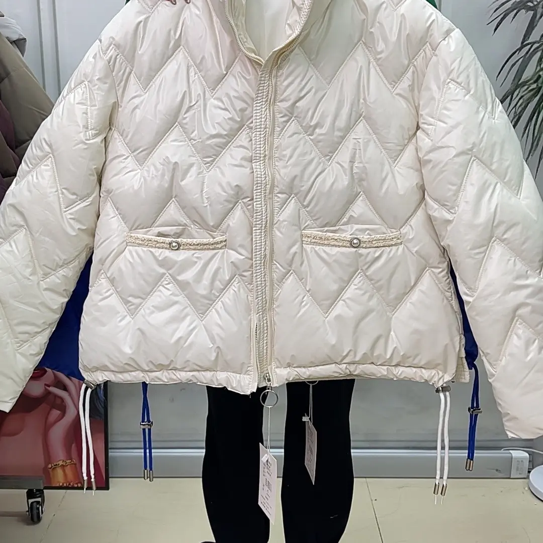 冬季新款韩版百搭翻领拉链短款纯色保暖显瘦立领白女