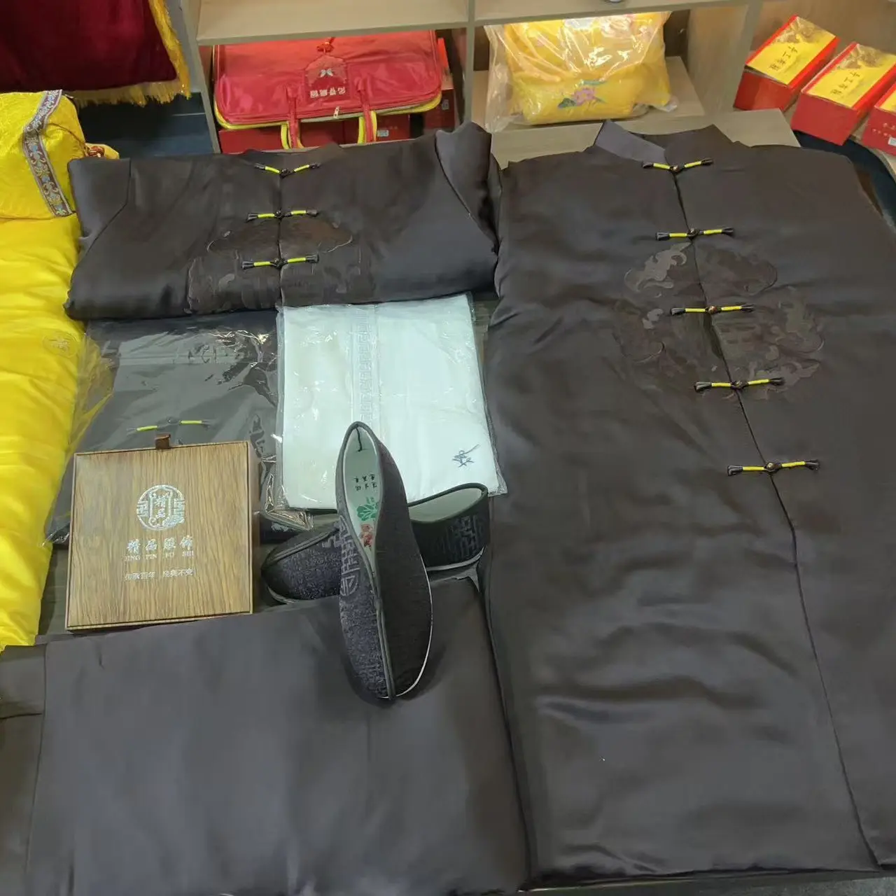 男士国风苏绣醋酸真丝百年服