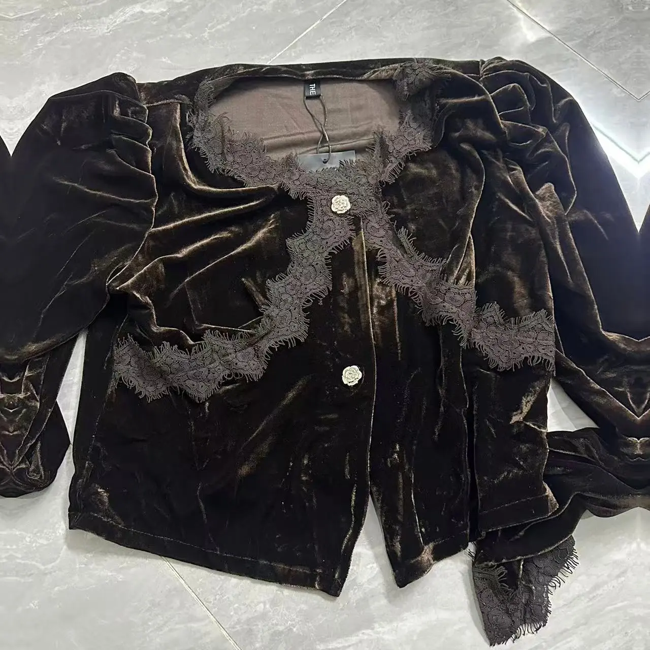 冬季红色蕾丝V领小香风修身显瘦百搭打底上衣