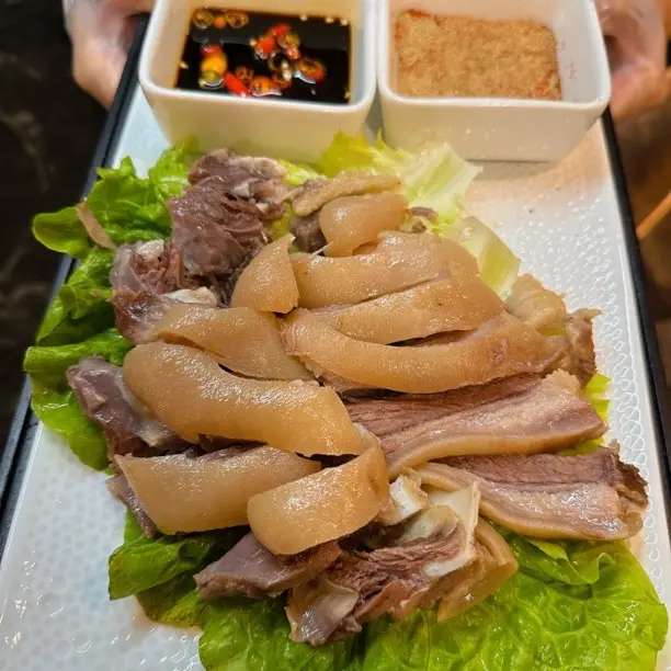 白切山羊肉．阿强自制