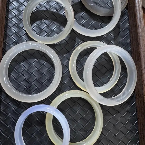 a玛瑙玉髓手镯圈口50-61（多样性发一）