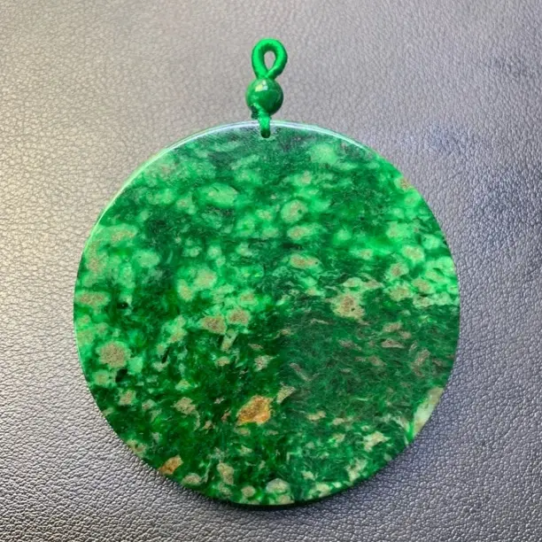 翡翠护心镜平安无事牌大号辣阳绿圆牌气质百搭款