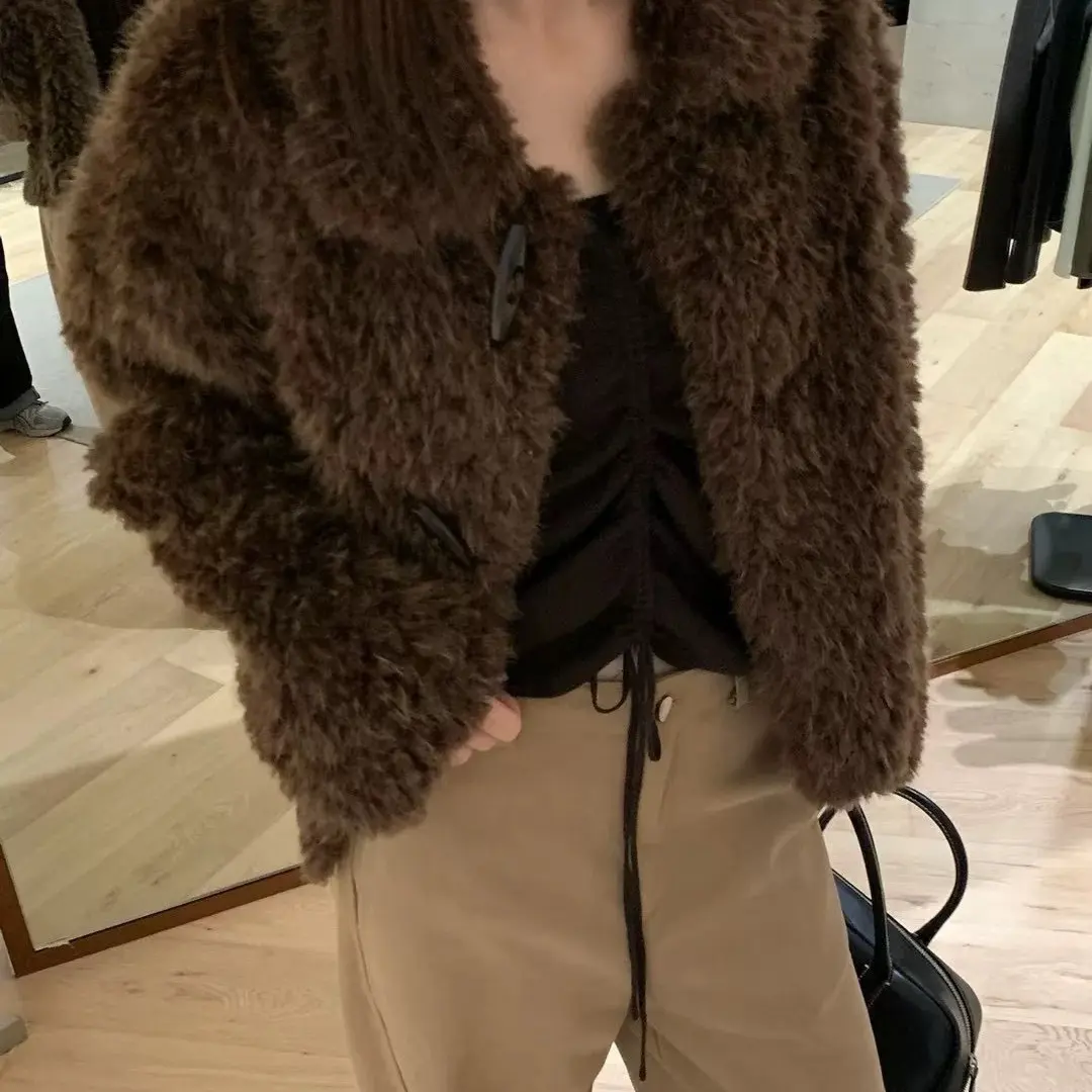 新款羊角扣皮毛一体保暖外套