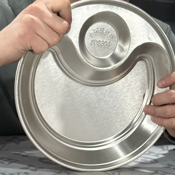 26cm加厚月牙 拉丝 饺子盘 家用分格餐盘