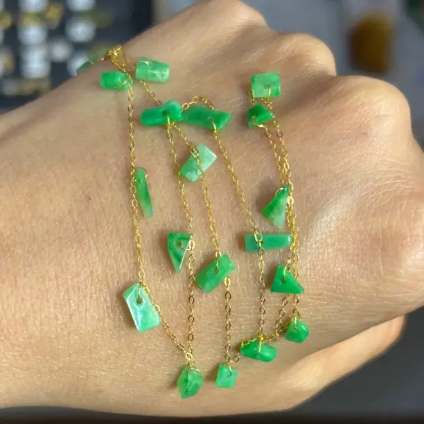 18K金镶嵌天然A货翡翠阳绿碎石满天星轻奢百搭项链
