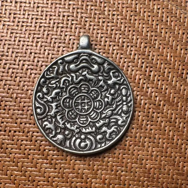 纯铜手工藏式朝天吼九宫八卦牌护身吊坠