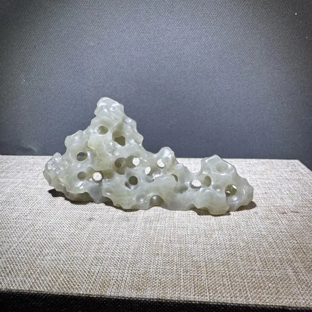 丹东晶山子笔架，天然石手工雕刻太湖石山子摆件