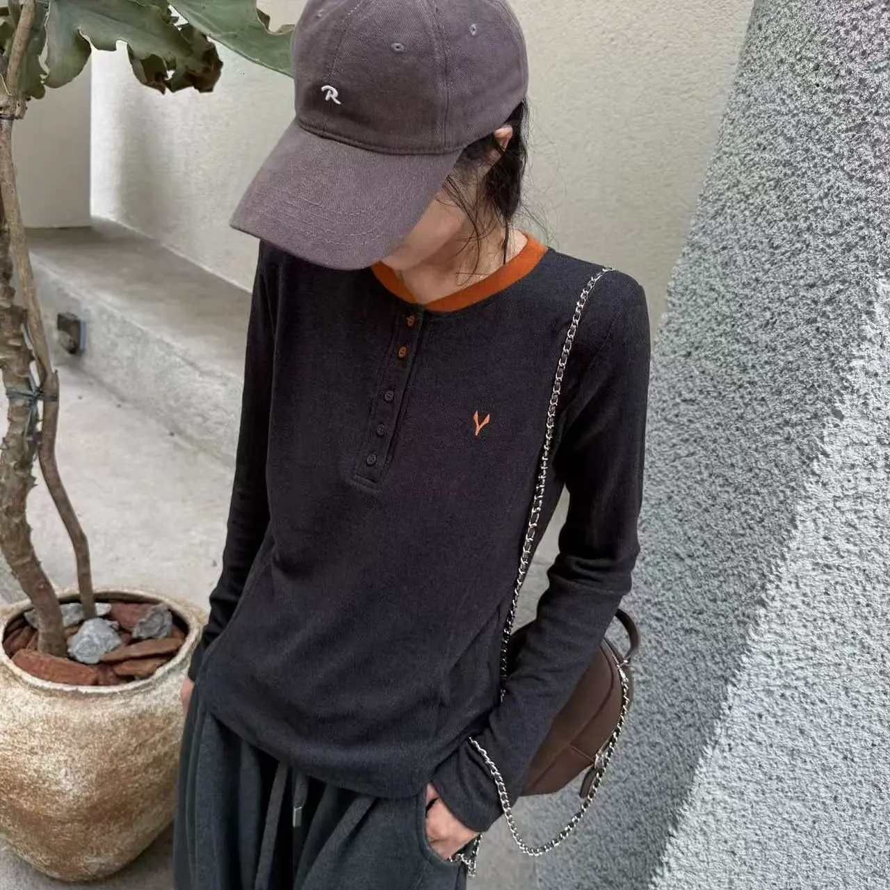 衣凡8075秋冬宽松型百搭运动风女长袖打底衫