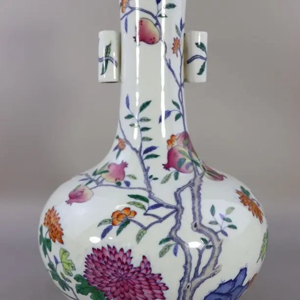 陶瓷天球瓶九桃五福祝寿摆件