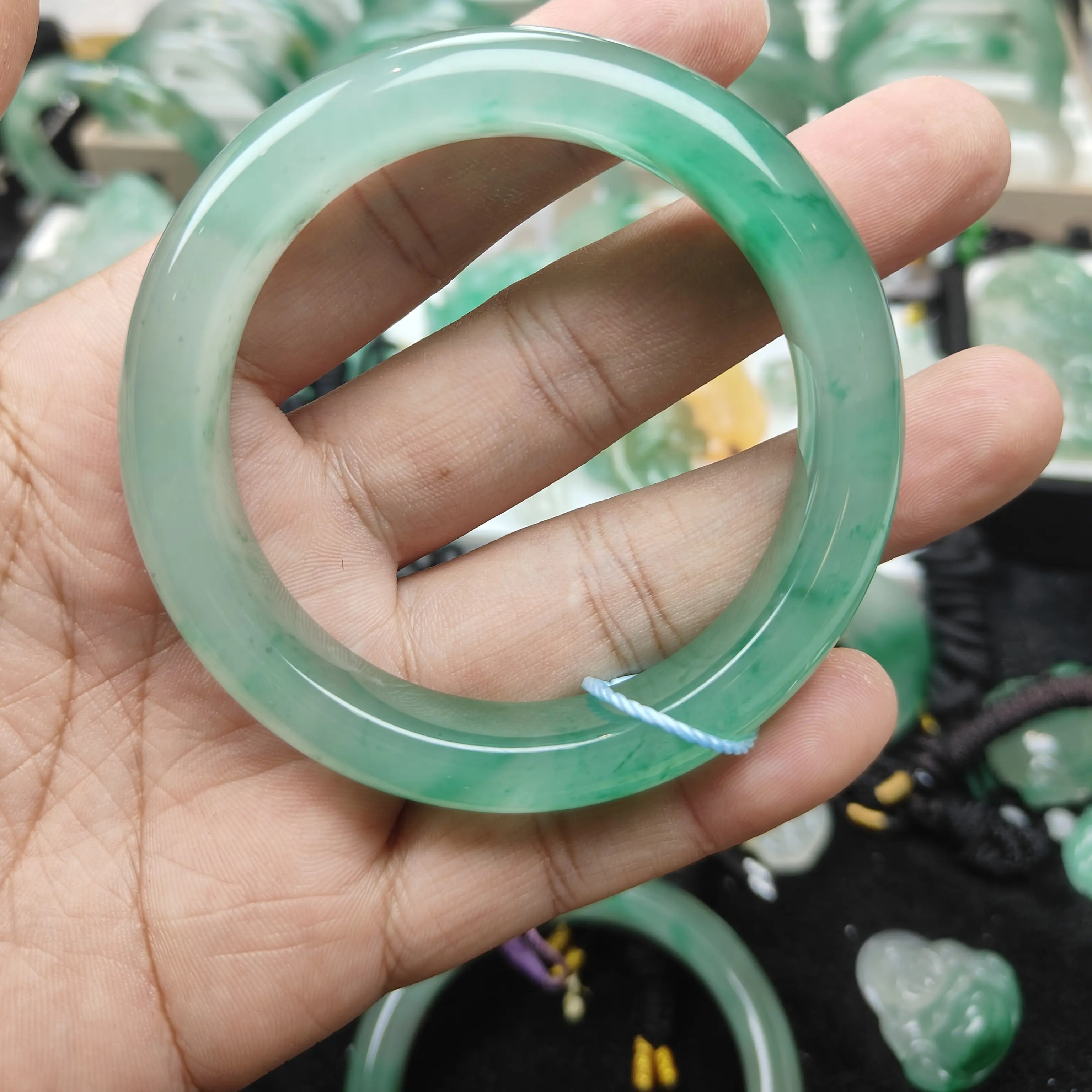 天然石英质玉冰透飘花非洲翠手镯