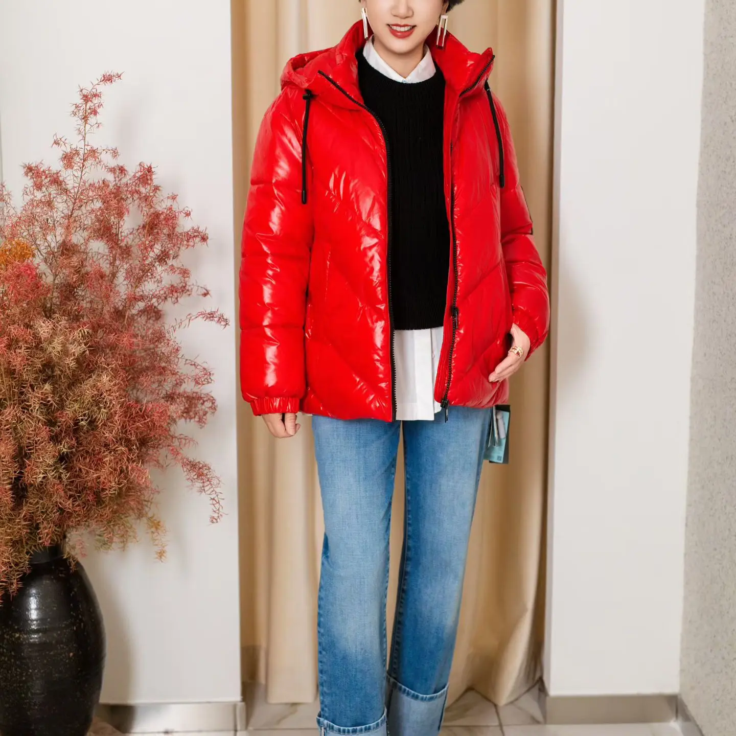 德国MARCCAIN 红色亮面连帽宽松休闲新年羽绒服