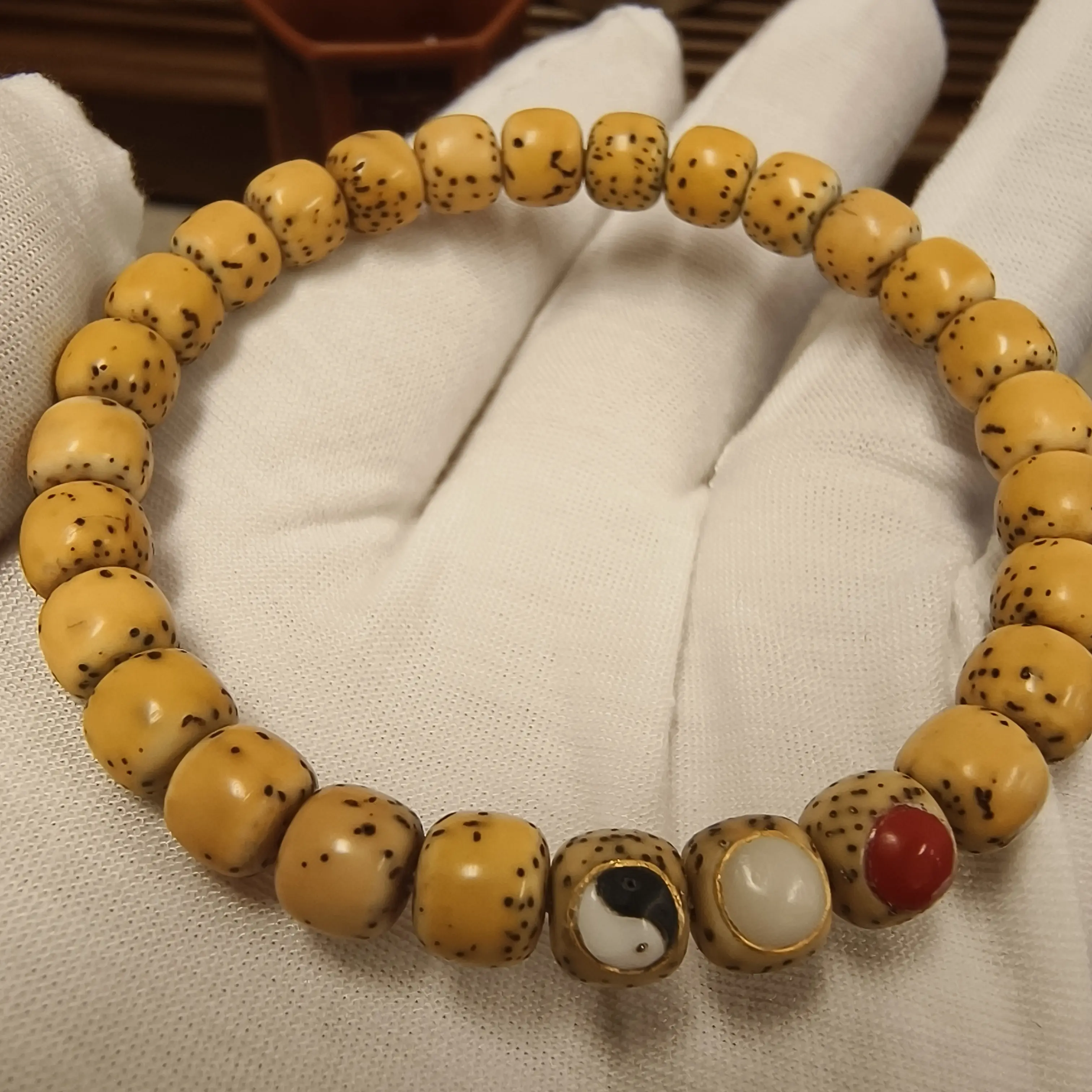 鸡油黄风化星月菩提手串女款高端文玩念珠