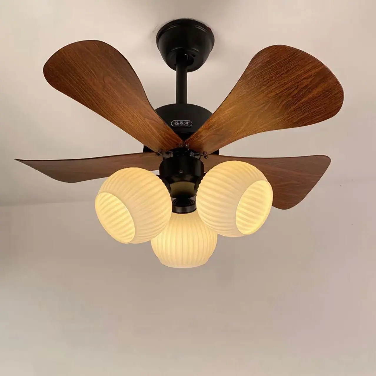 复古吊扇灯餐厅客厅卧室南洋风芭蕉叶风扇吊灯