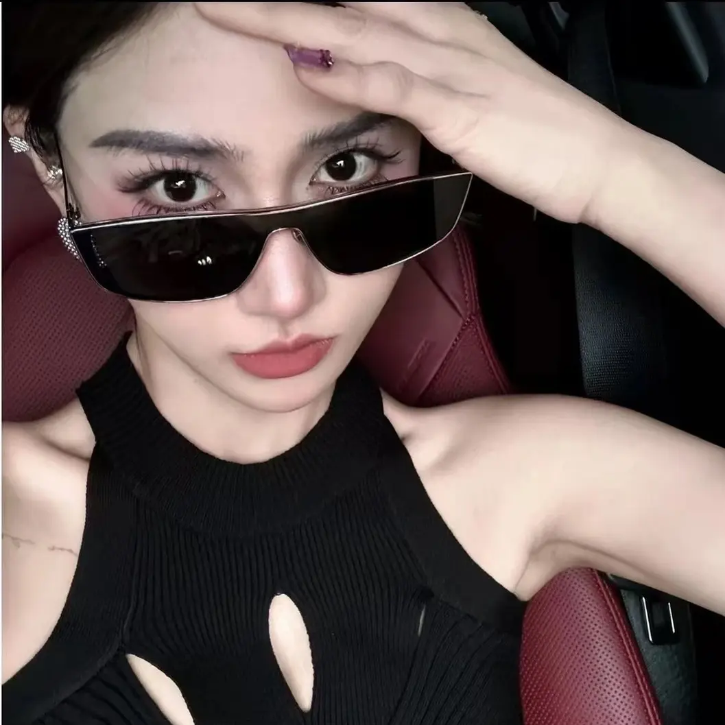 高级感太阳镜女防紫外线金属墨镜时尚未来感银色轻奢眼镜