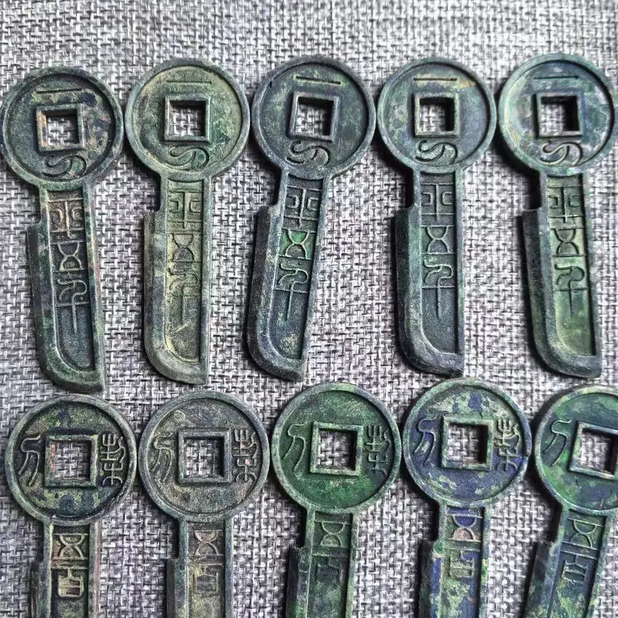 现代工艺品、一刀平五千契刀五百，35两枚