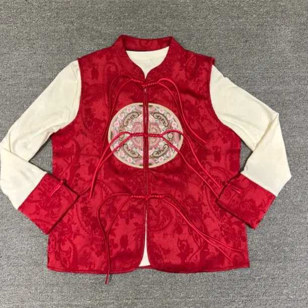 红色新中式流苏盘扣刺绣提花马甲上衣女打底衫套装108