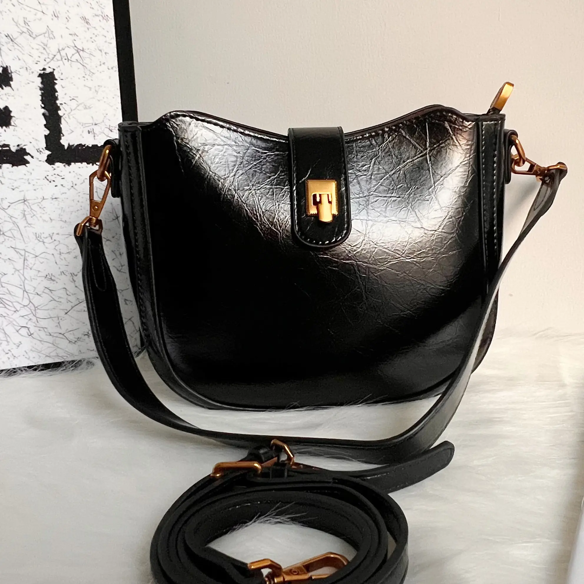 热卖秋冬新款小众轻奢磨砂马鞍包简约高级感单肩斜挎腋下通勤女包