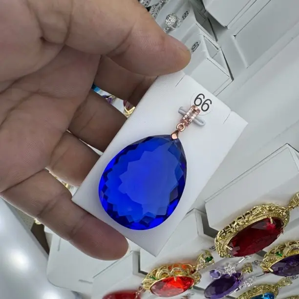 合金莫桑石吊坠 时尚单品