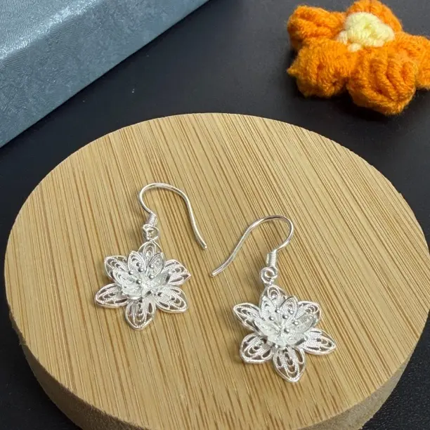 足银耳饰 足银耳饰 足银养耳简约百搭民族风莲花流苏耳坠耳饰