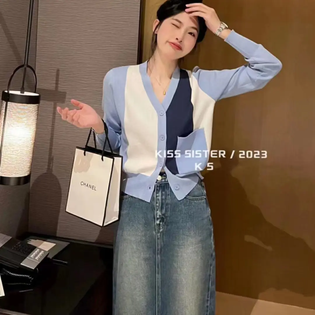 大码女装胖妹妹春装显瘦撞色V领长袖针织开衫设计感毛衣打底衫