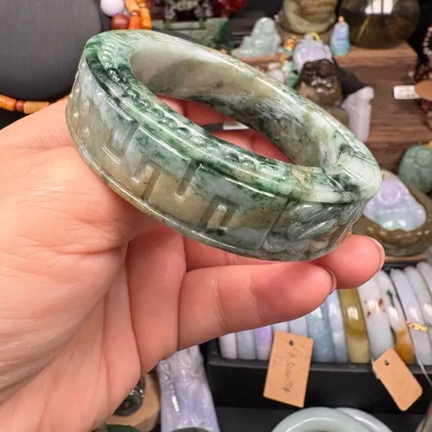 天然翡翠雕花工镯59.9