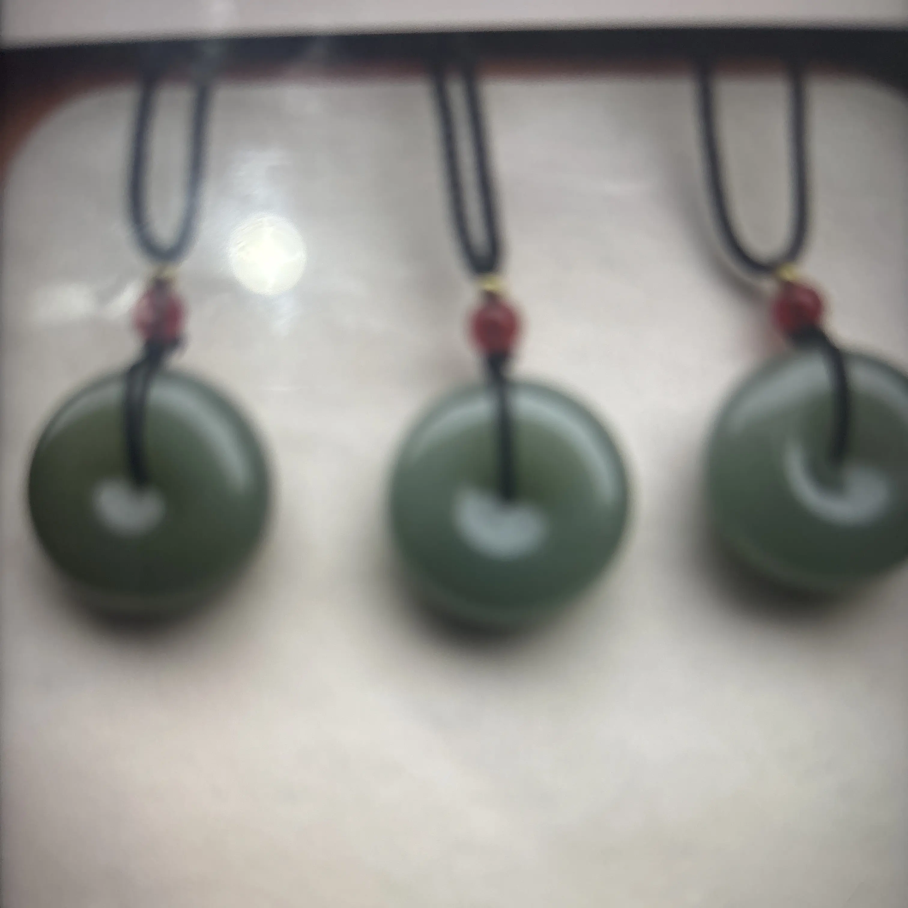 和田玉湖水绿平安扣