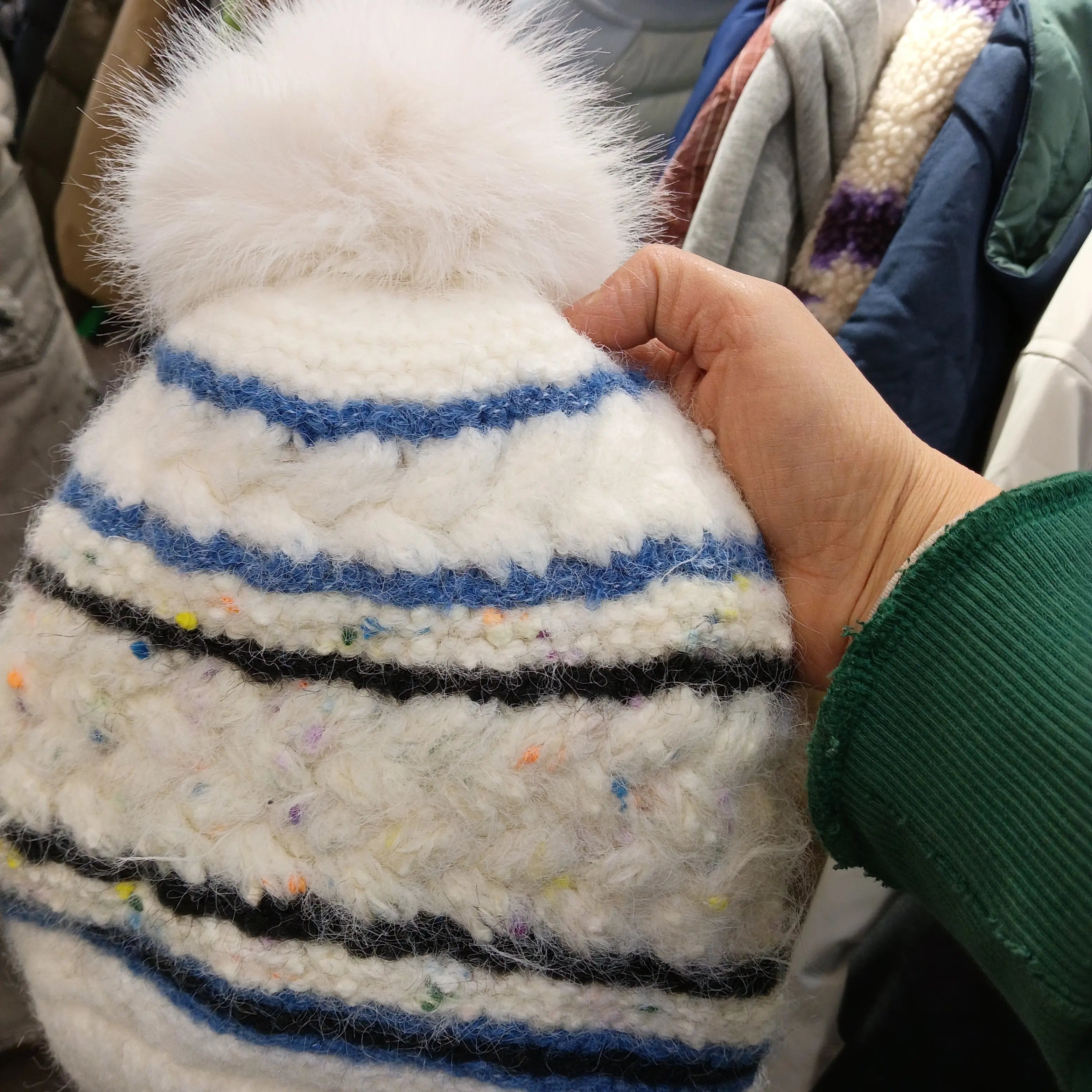 女士秋冬费尔岛风手工钩织毛球加绒保暖护耳针织帽