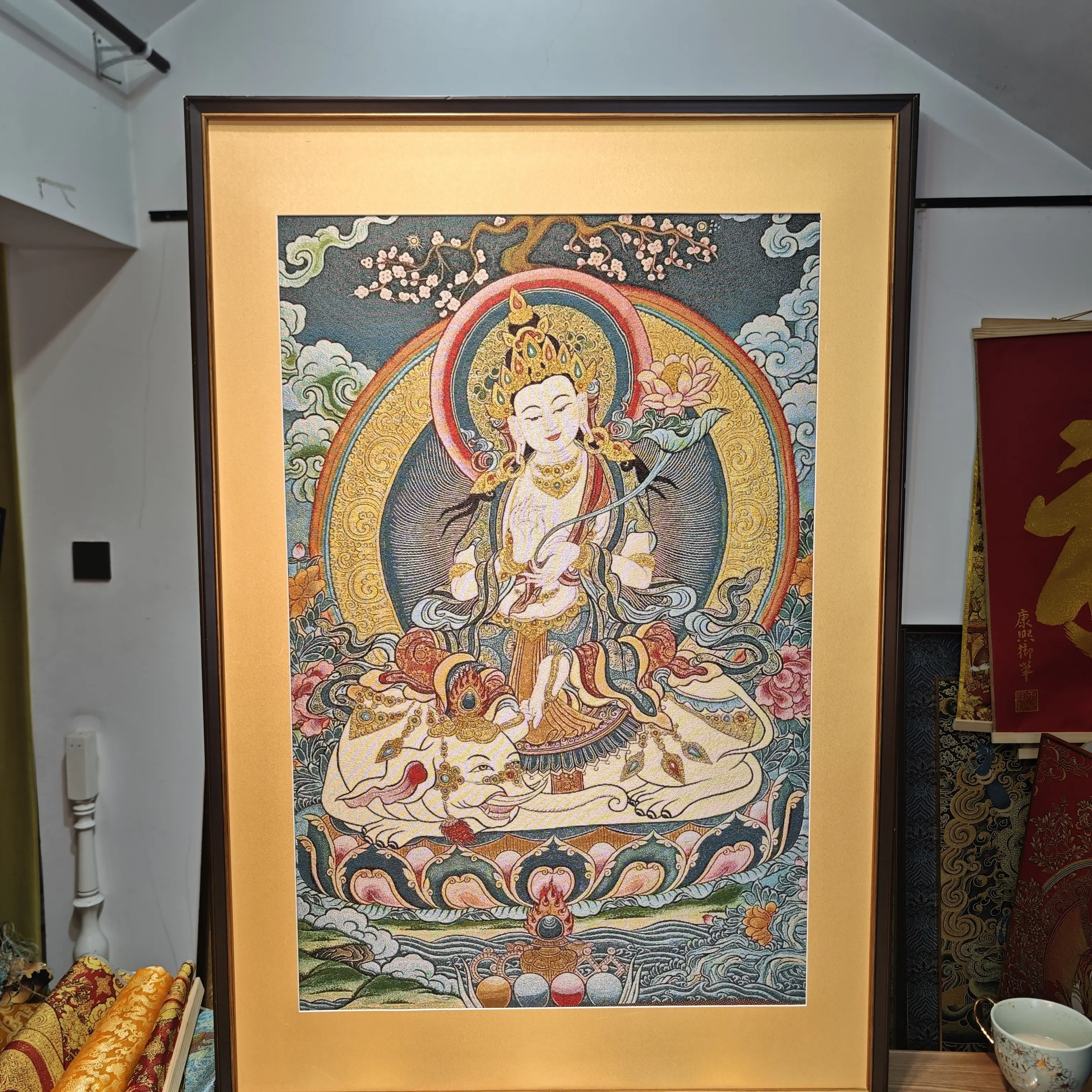 刺绣大势至菩萨装饰画实木装裱办公室茶室玄关背景挂画