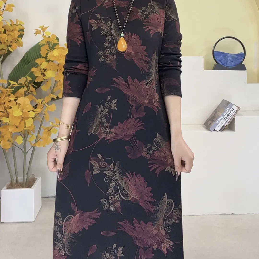 秋冬加绒加厚中老年女装长袖中长款遮肉显瘦气质保暖妈妈装连衣裙