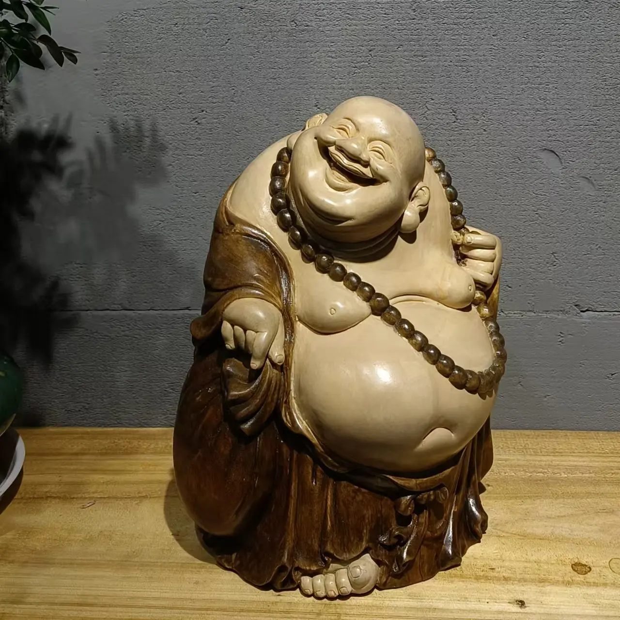 香樟木雕工艺品桌面摆件，《笑弥勒》。