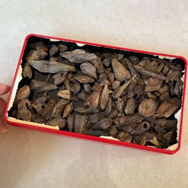 沉香奇楠树丁上炉熏香，油脂饱满香韵丰富