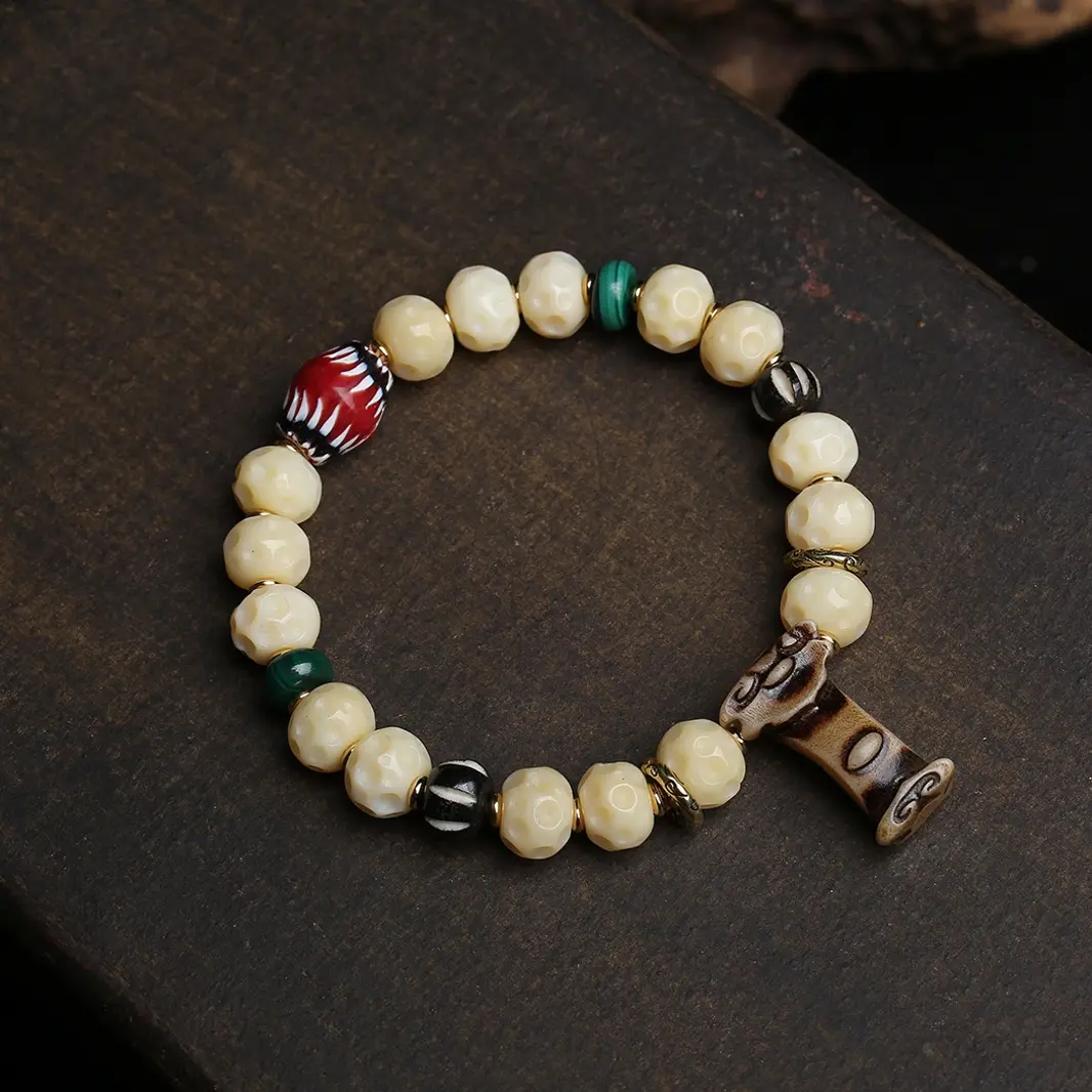 藏传骨艺雕刻手串揉骨如玉