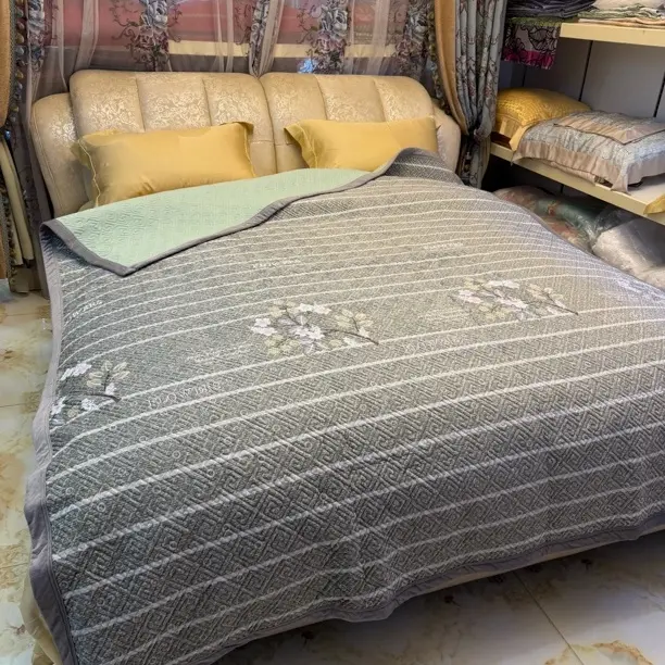 清仓团购尾单双层夹棉宽包边保暖绒双人床盖