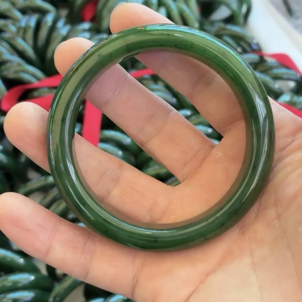 俄罗斯老坑碧玉手镯（多样性发货）