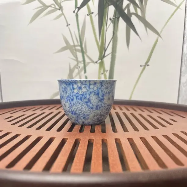 新华日报优选宜兴原矿陶瓷品茗杯[青花灵芝杯]